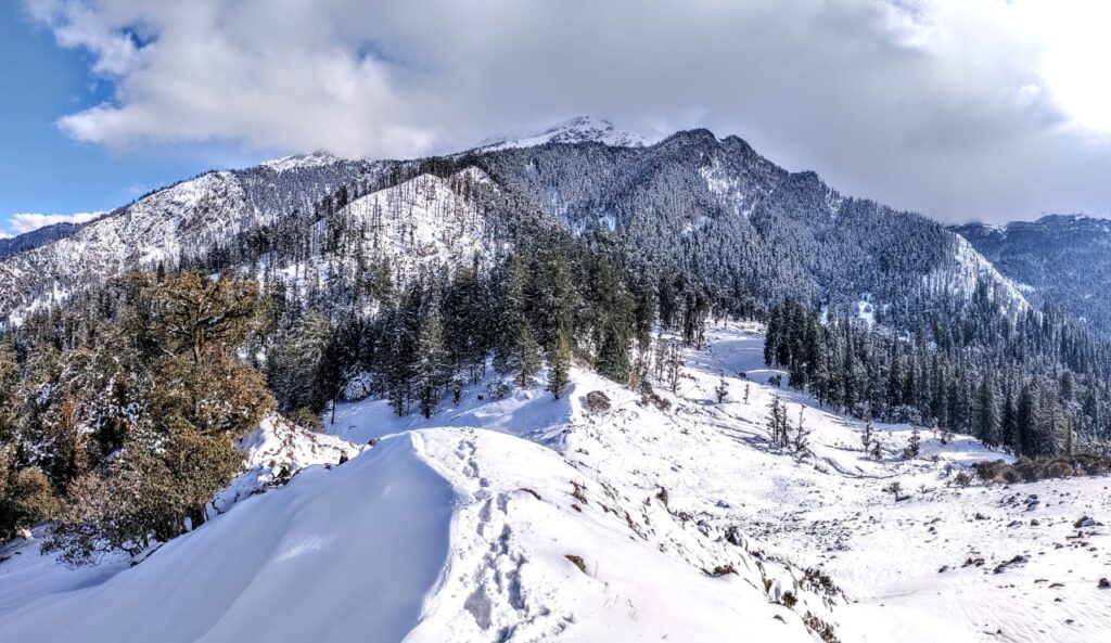 dhurkund winter trek